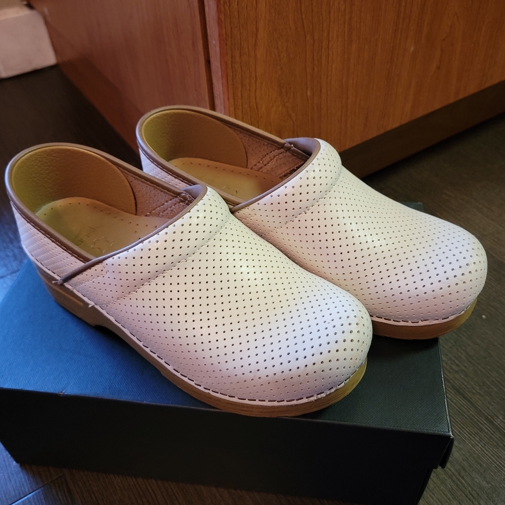 Dansko Women's Clogs Shoes